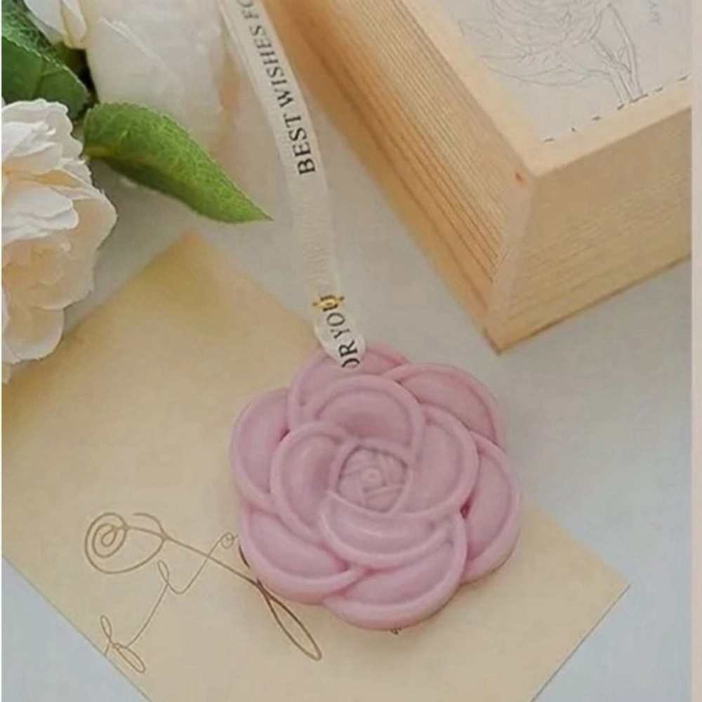 Rose Scented Flower Pendant – Car & Home Fragrance Accessory - Picture 3 of 4